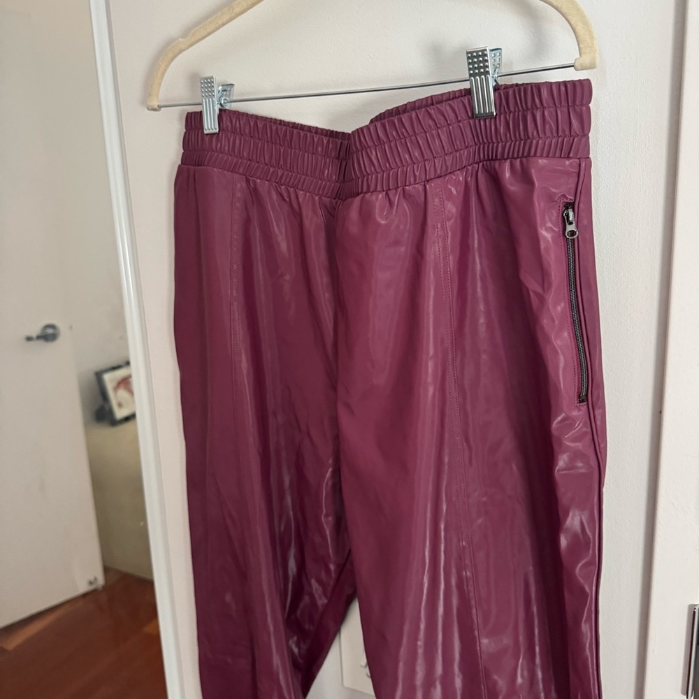 VICTORIA’S SECRET / VICTORIA SPORT coated burgundy joggers NWT - Picture 5 of 7